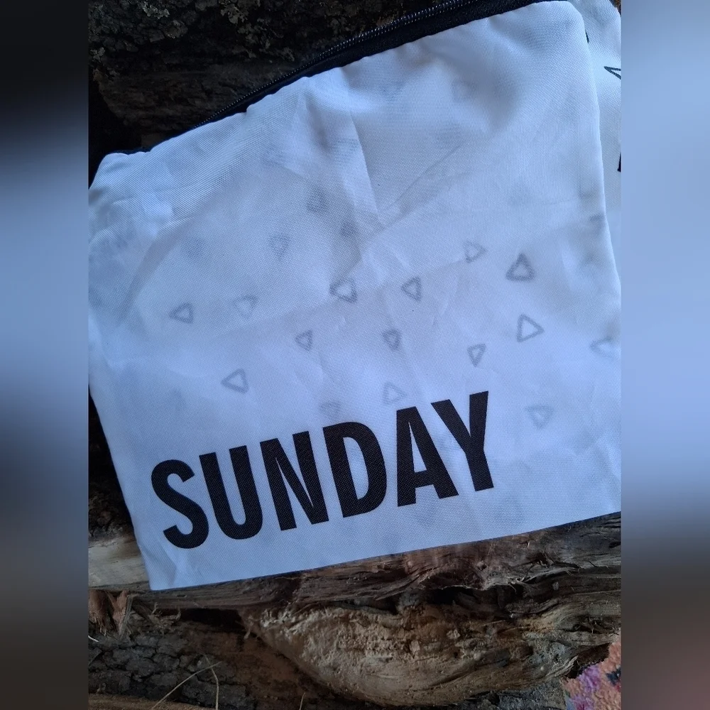 White 'Sunday' Pouch 2 Count